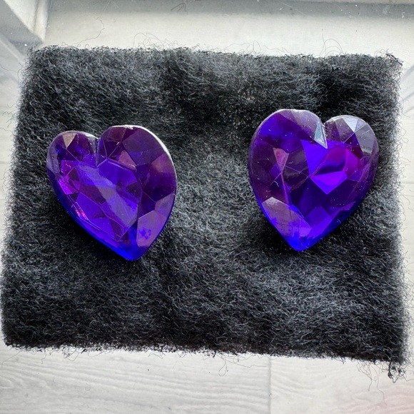 VINTAGE PURPLE HEART CLIP ON EARRINGS - Picture 1 of 7
